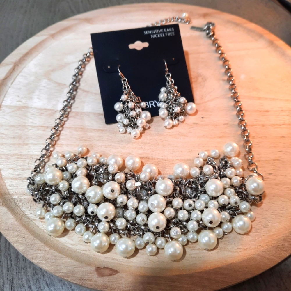 SIiver chain and pearl costume jewelry set